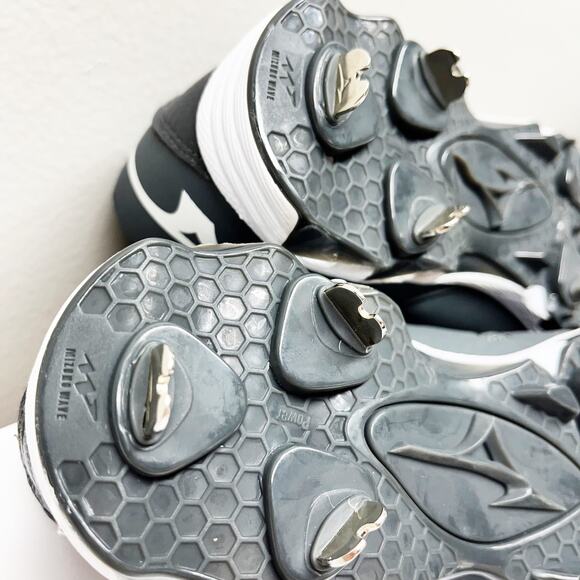NEW Mizuno Women's Gray 9-Spike Swift 6 Low Metal Softball Cleats Shoes Size 6.5 - Picture 7 of 7